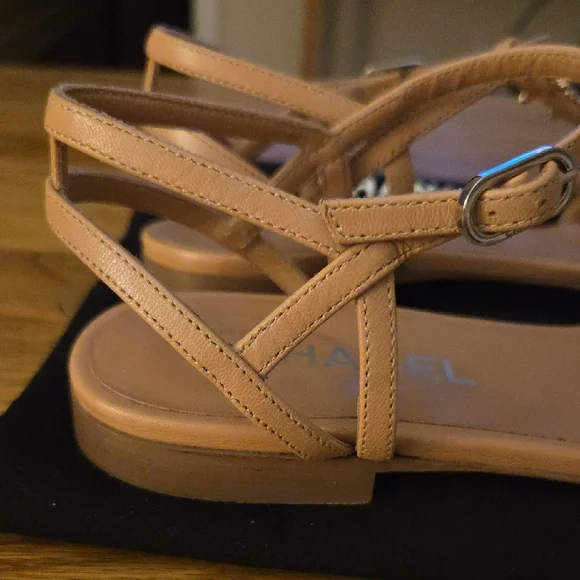 CHANEL Tan Lambskin Sandals with Intertwined Leather And Metal CC LOGO - Picture 9 of 13